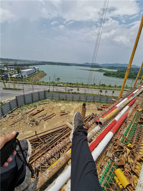 剑阁县作业中发生设备损坏或人员意外，责任怎么划分？