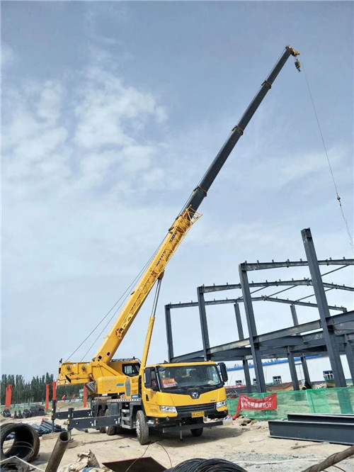 剑阁县超高层建筑钢结构吊装案例